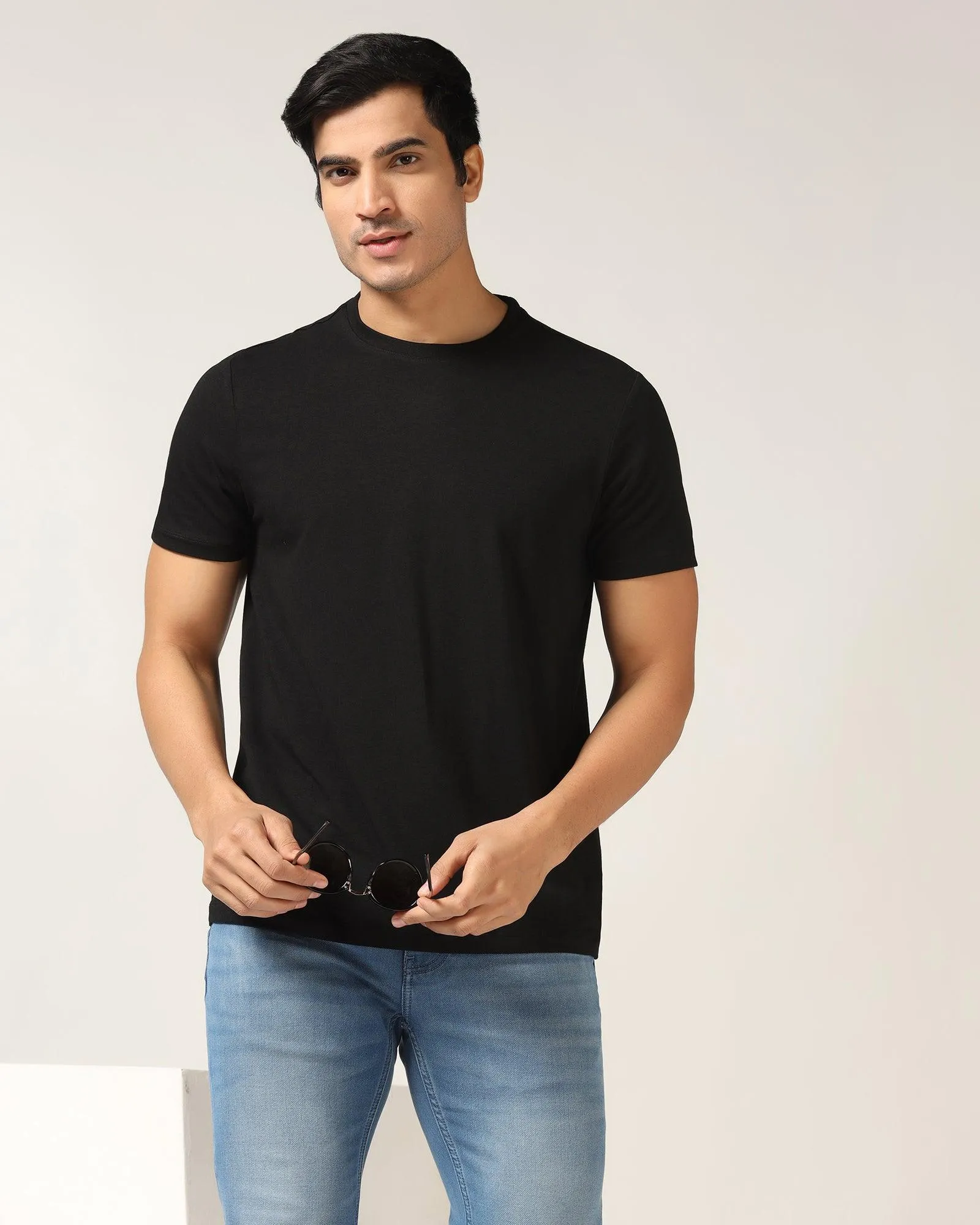 Crew Neck Black Solid T-Shirt - Kai